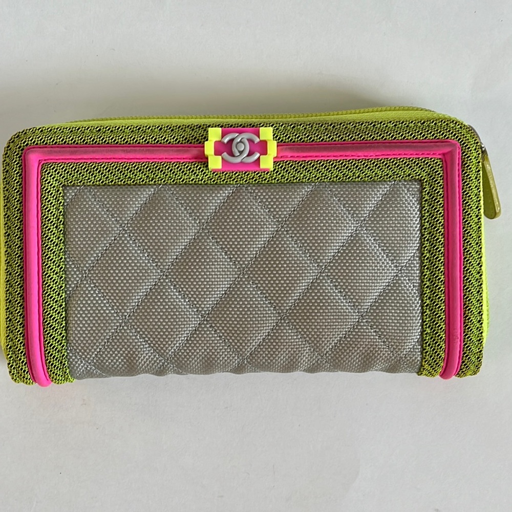 Ltd Edt Chanel Boy Fluo Zip Wallet - SS16 collection - Picture 1 of 12